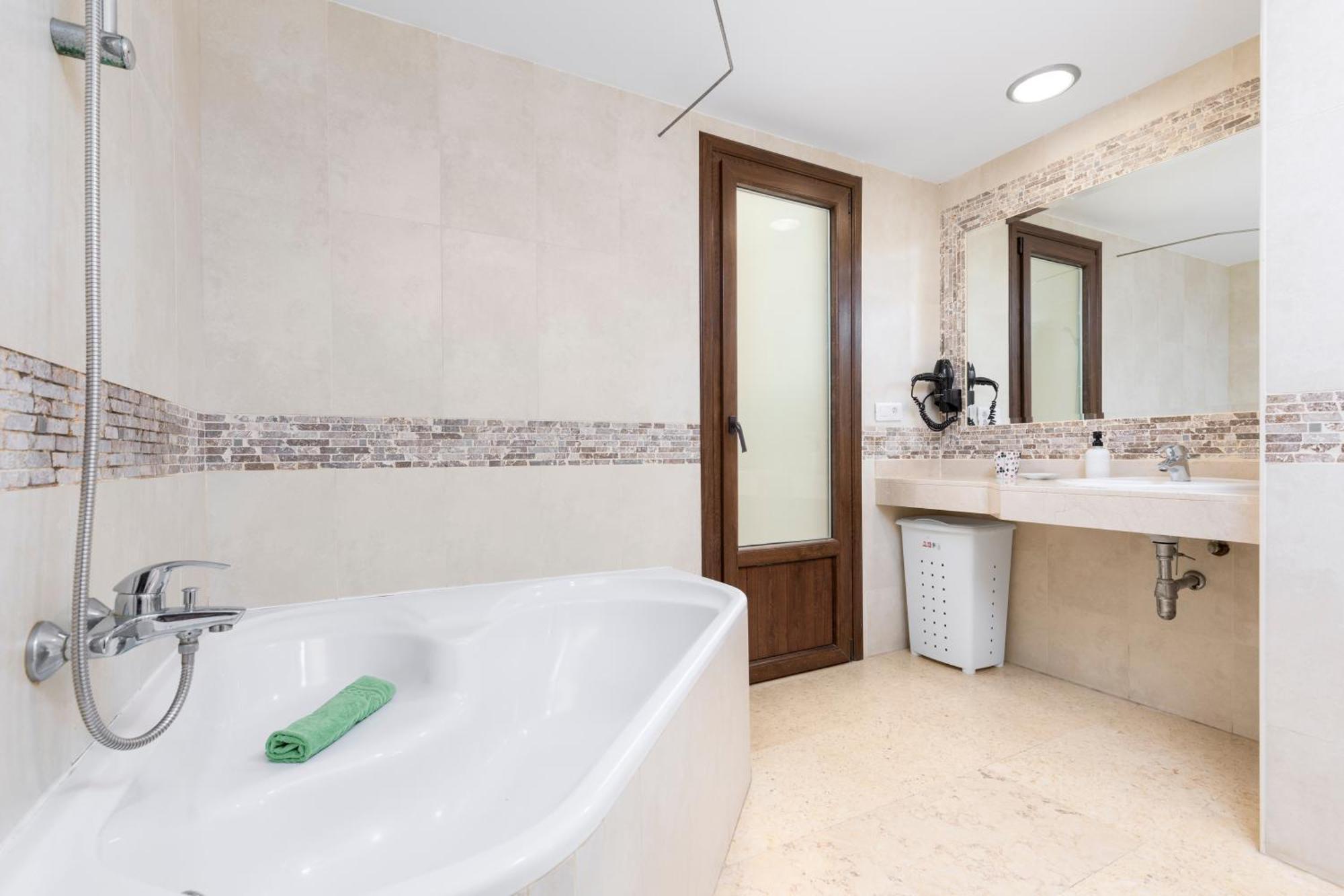 Sunset Beach 4 Bedroom Villa 200M To Beach+Fast Wifi كوراليهو المظهر الخارجي الصورة